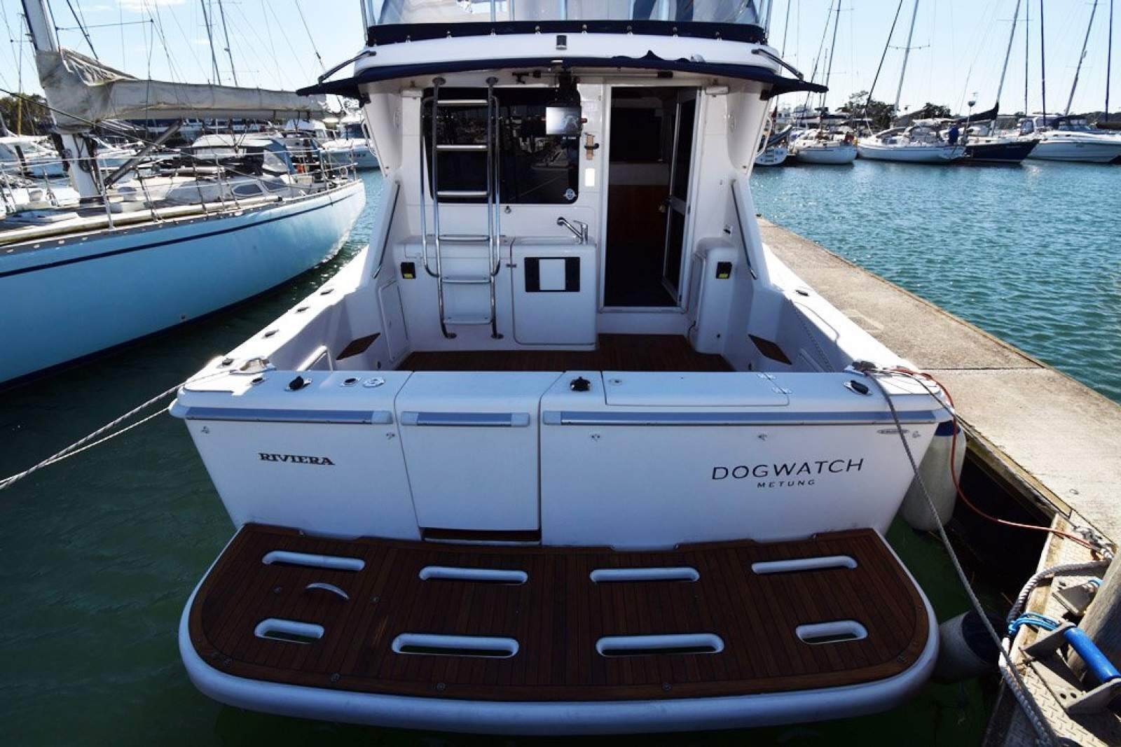 Riviera 3350 Flybridge 0 20