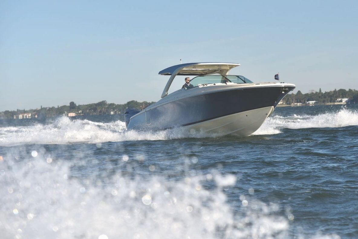 Chris Craft Launch 35 GT 2022 02