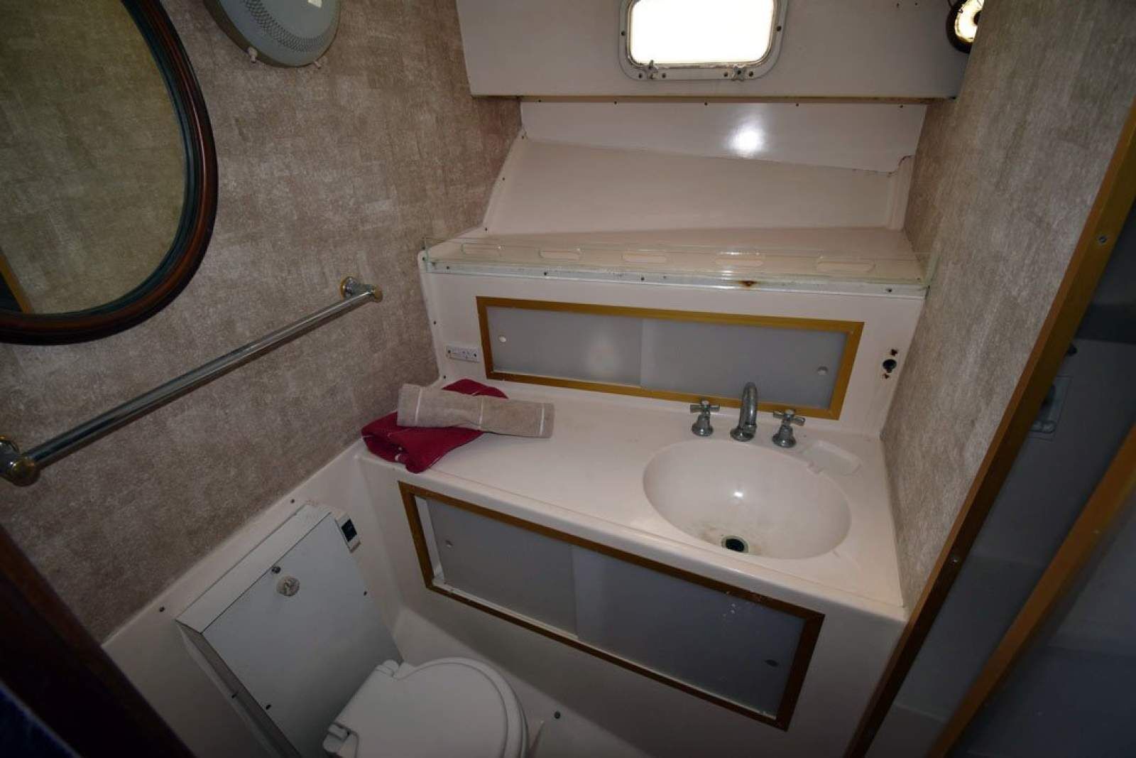 Bertram 35 Flybridge 0 10