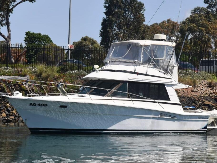 Riviera 35 Flybridge 1988 00