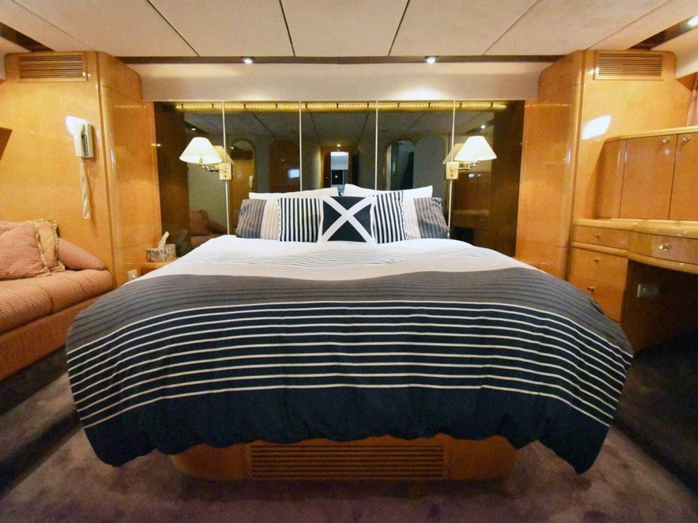 Fairline Squadron 65 0 06