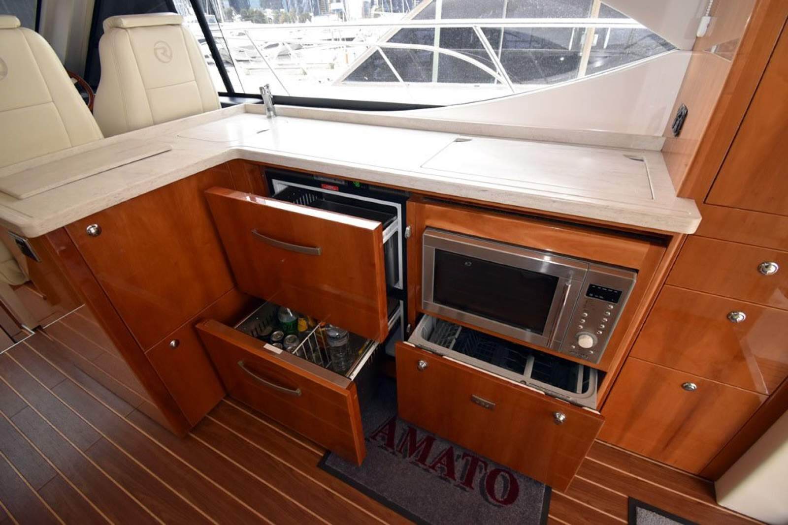 Riviera 5000 Sport Yacht 0 08