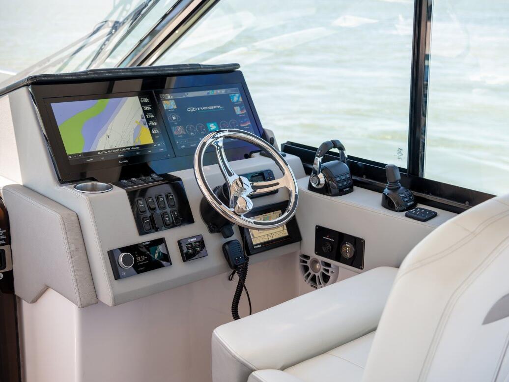 Regal 36 Grande Coupe 0 10