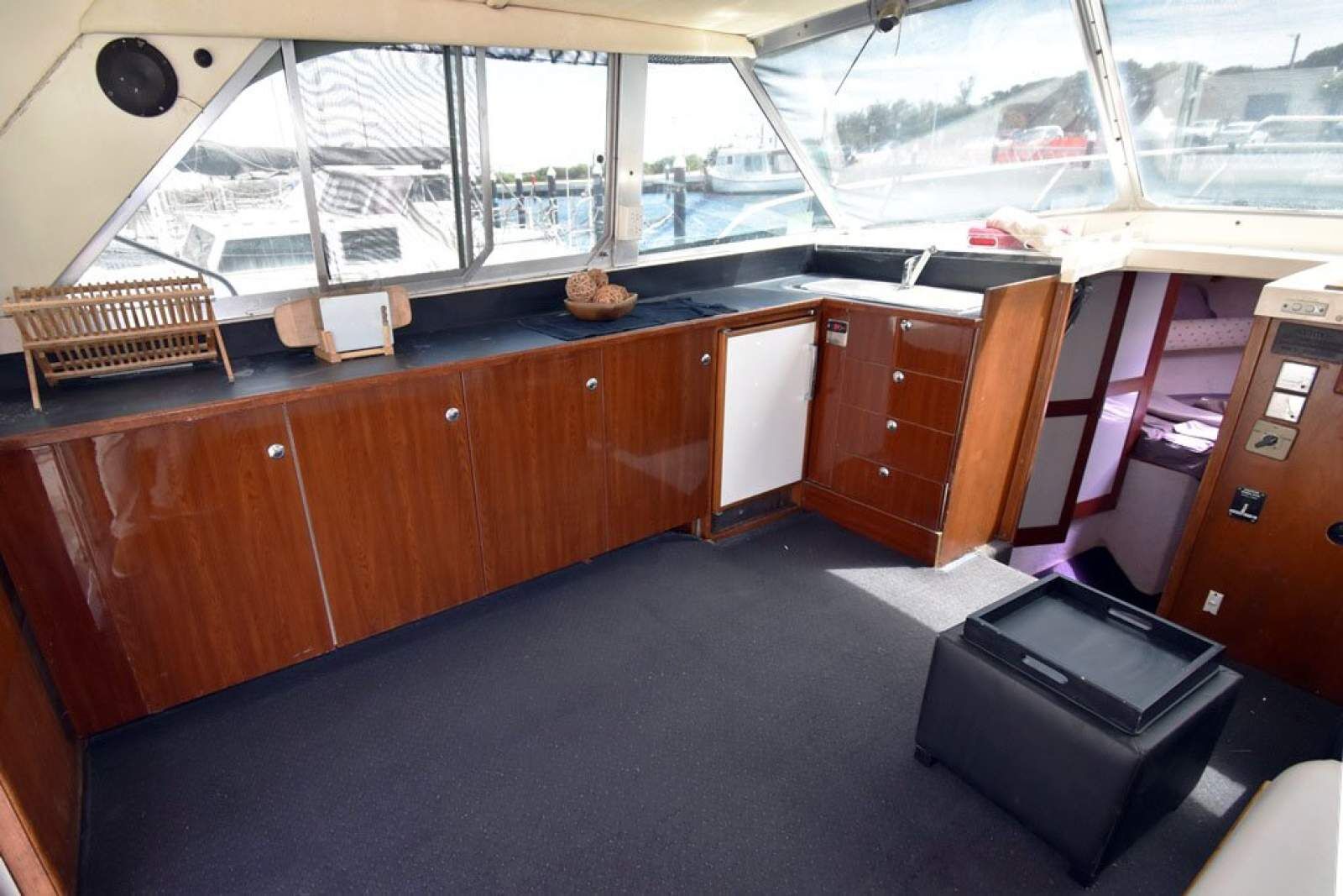 Bertram 35 Flybridge 0 04