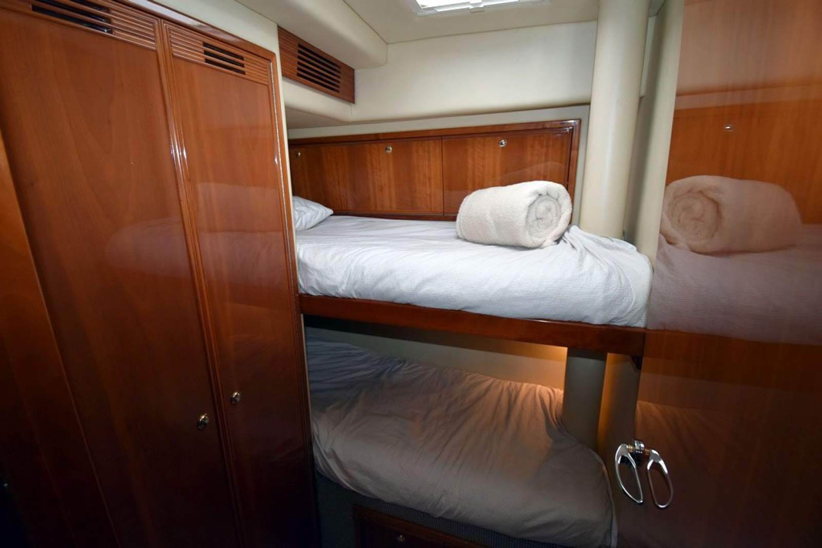 Riviera 47 Enclosed Flybridge 0 14