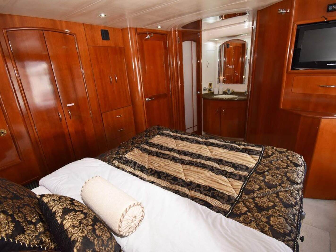 Carver 564 Motor Yacht 2003 11