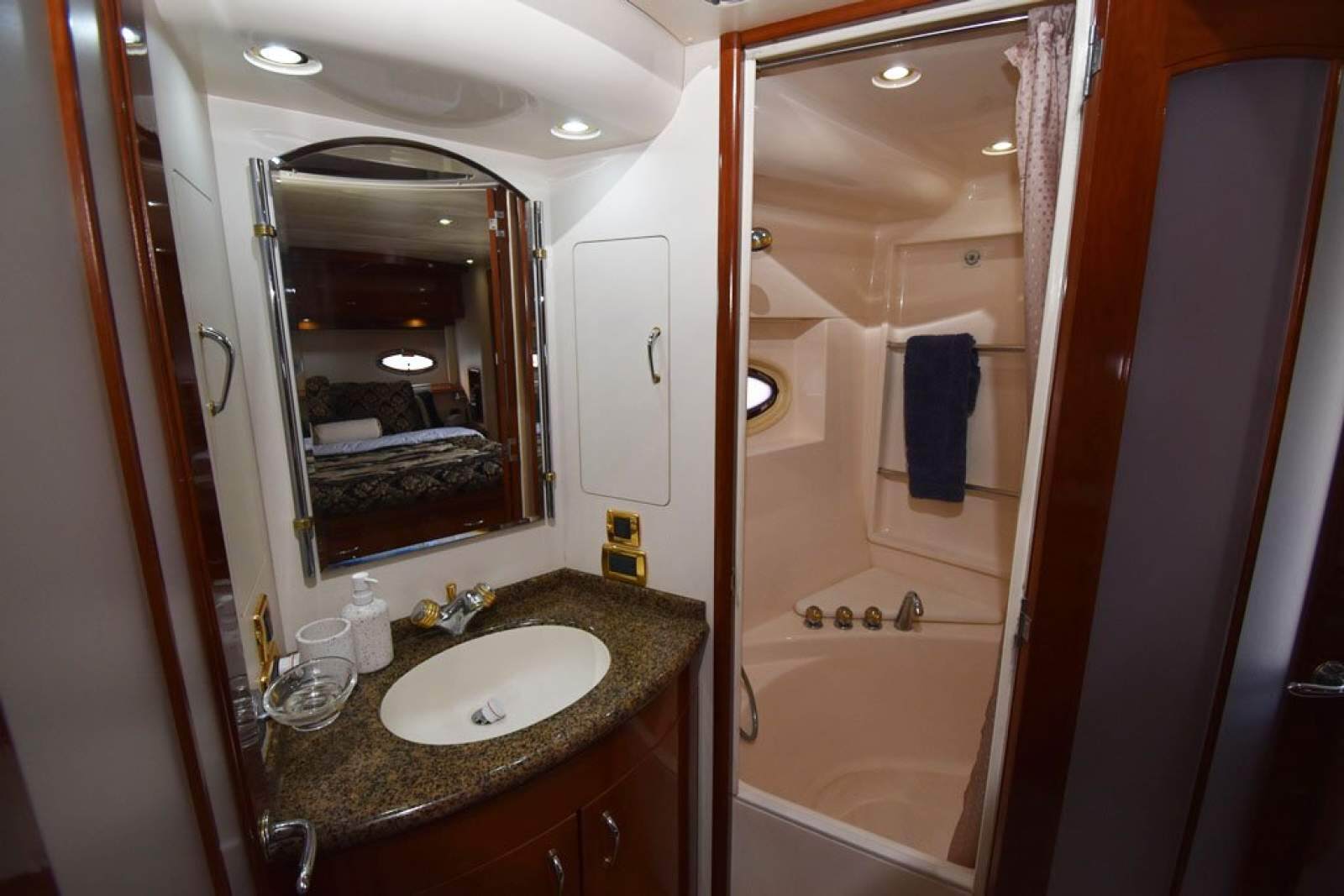 Carver 564 Motor Yacht 2003 12