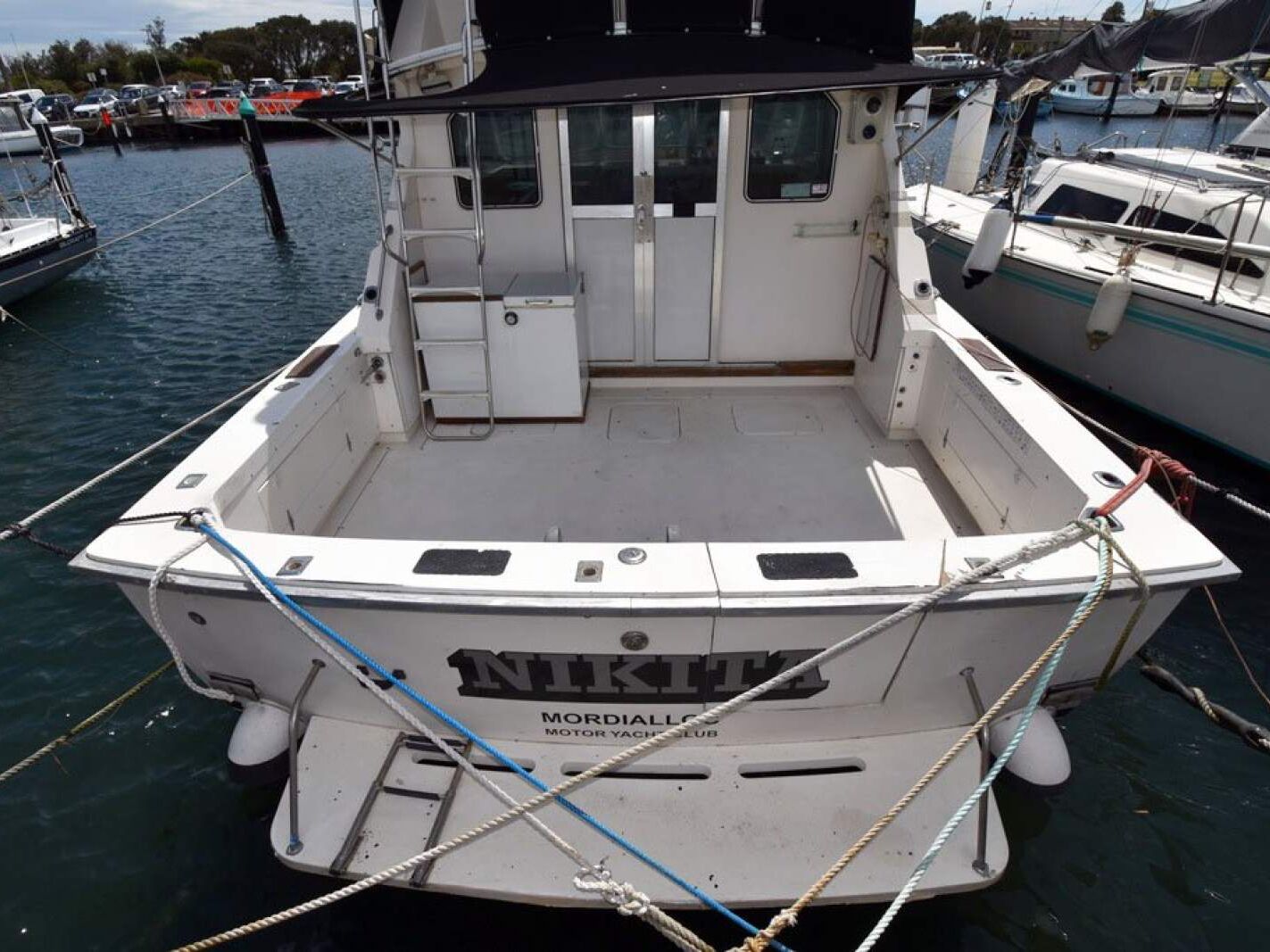 Bertram 35 Flybridge 0 12