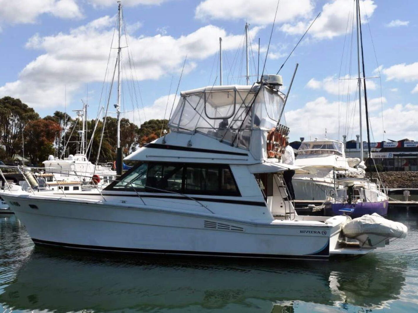 Riviera 35 Flybridge 0 02