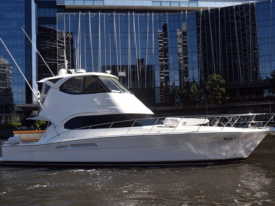 Riviera 47 Enclosed Flybridge 0 00