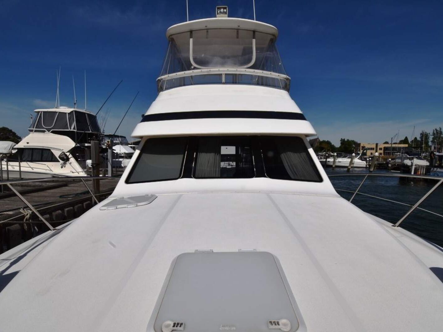 Riviera 36 Platinum Flybridge 0 17