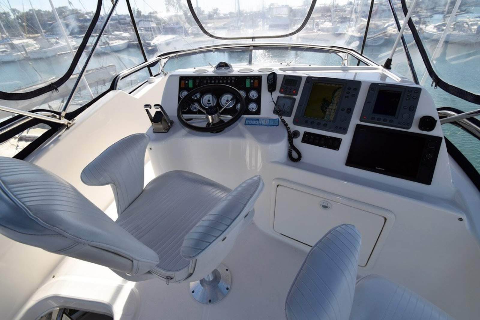 Riviera 3350 Flybridge 0 25