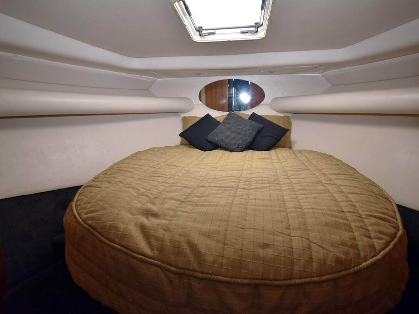 Riviera 3350 Flybridge 0 11
