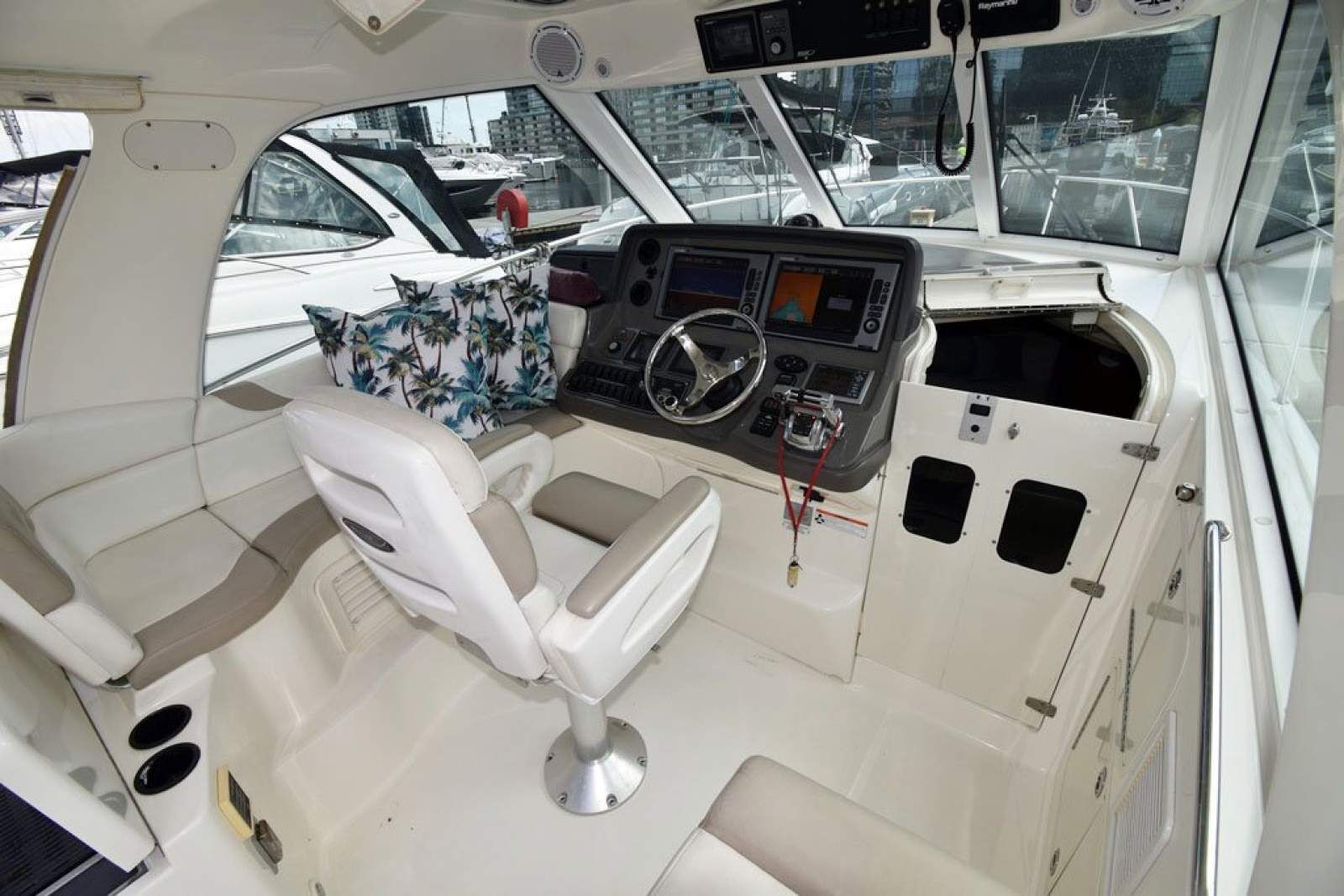 Boston Whaler 345 Conquest 0 14