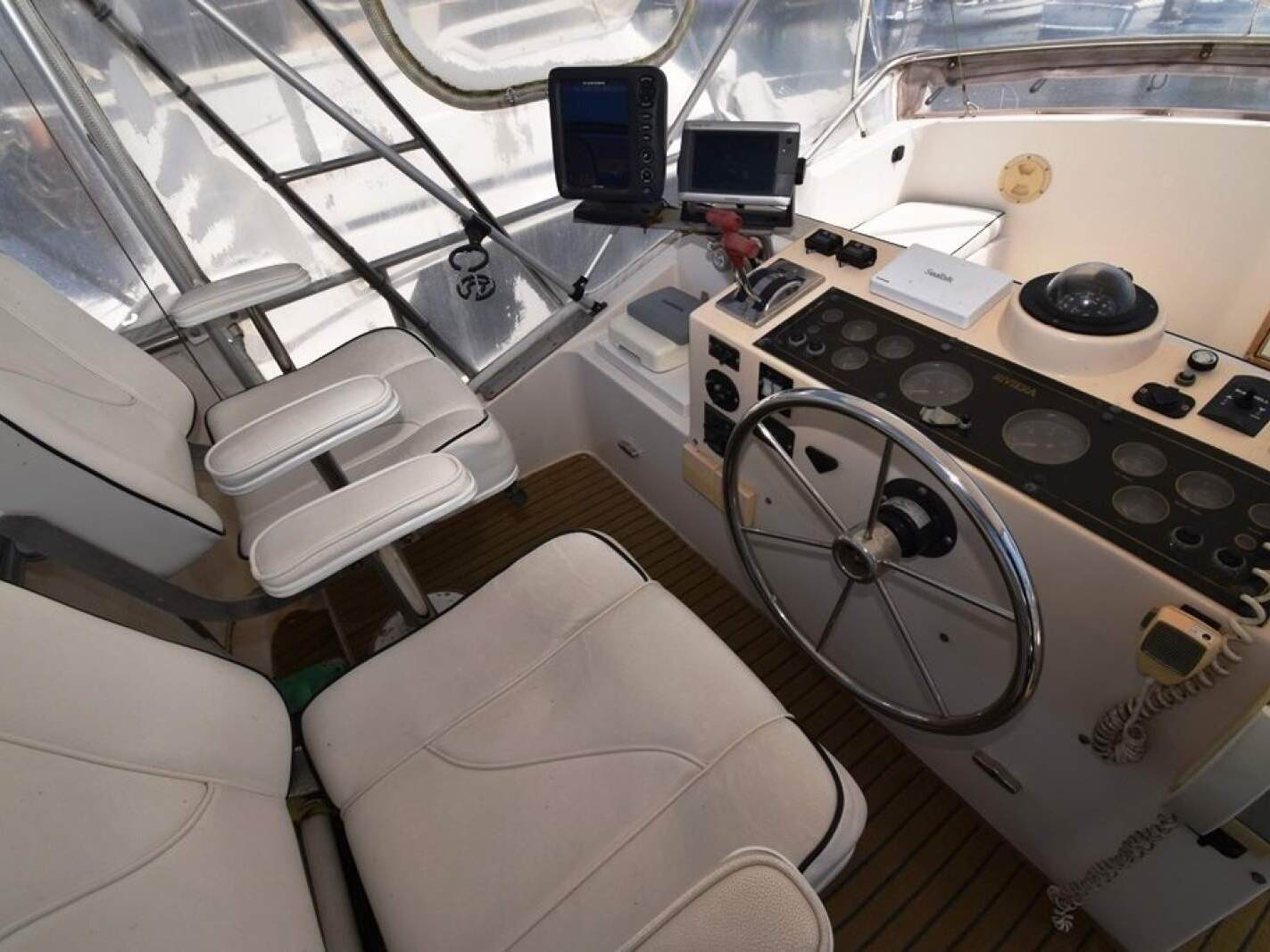 Riviera 35 Flybridge 0 19