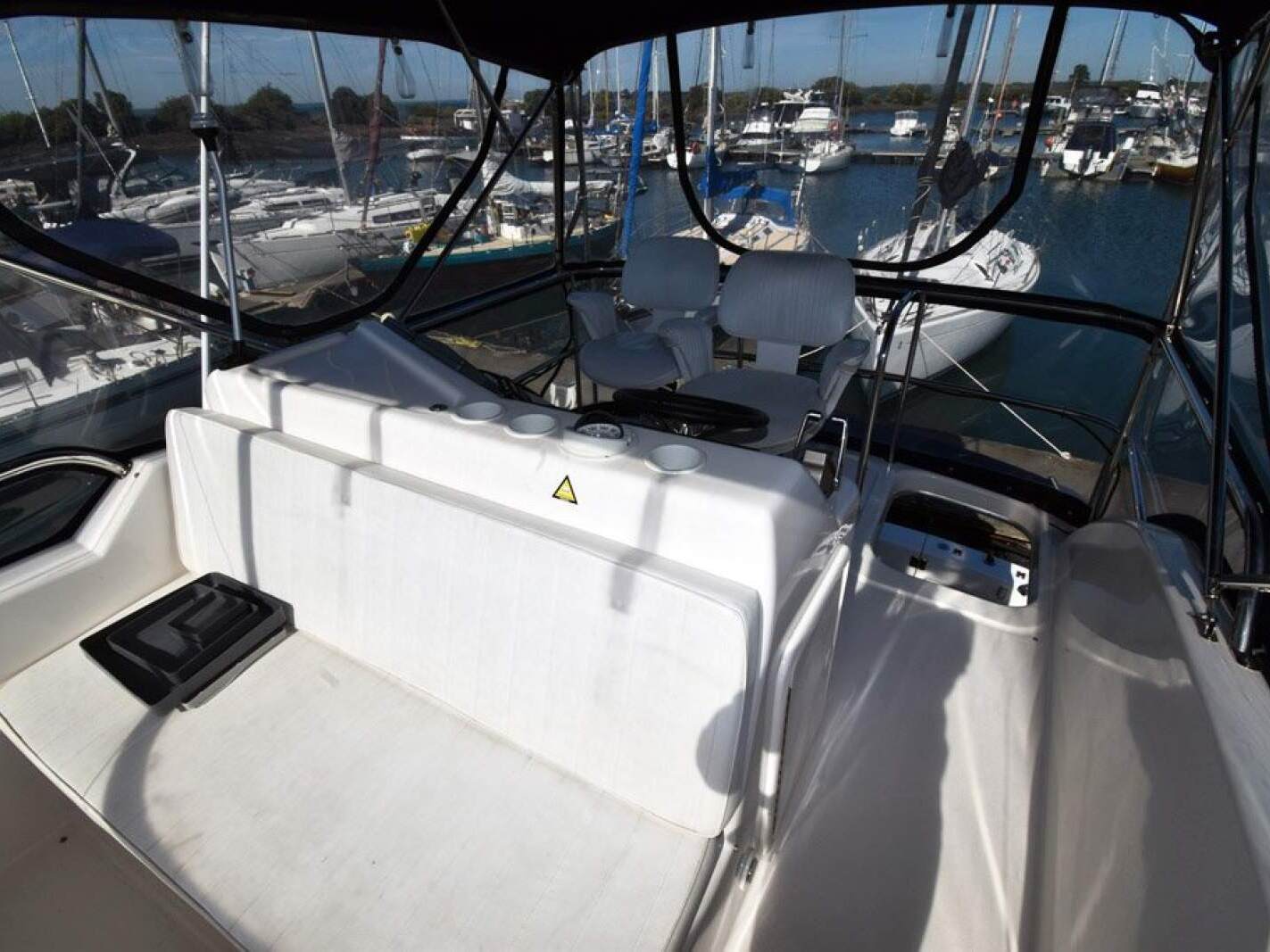 Riviera 3350 Flybridge 0 26