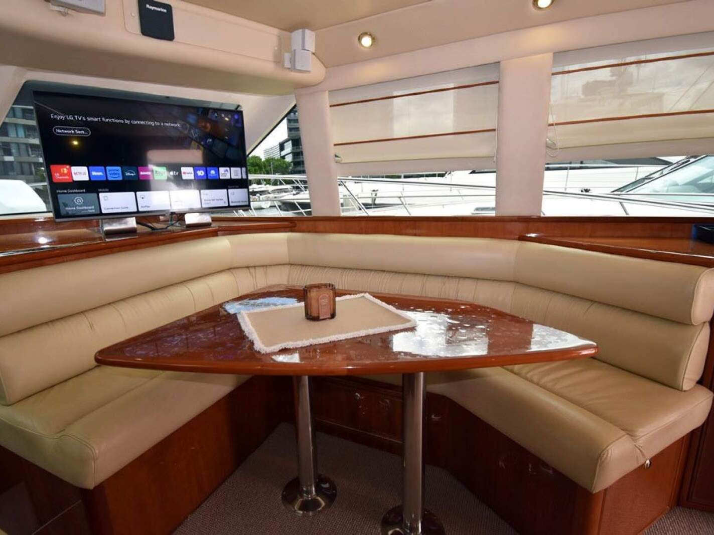 Riviera 47 Enclosed Flybridge 0 07