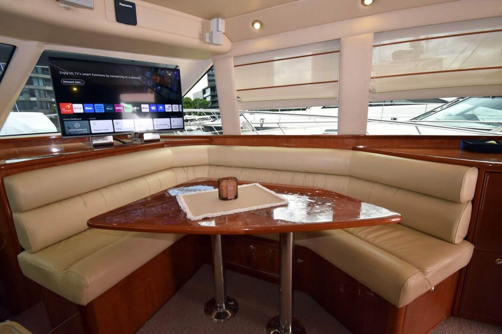 Riviera 47 Enclosed Flybridge 0 07