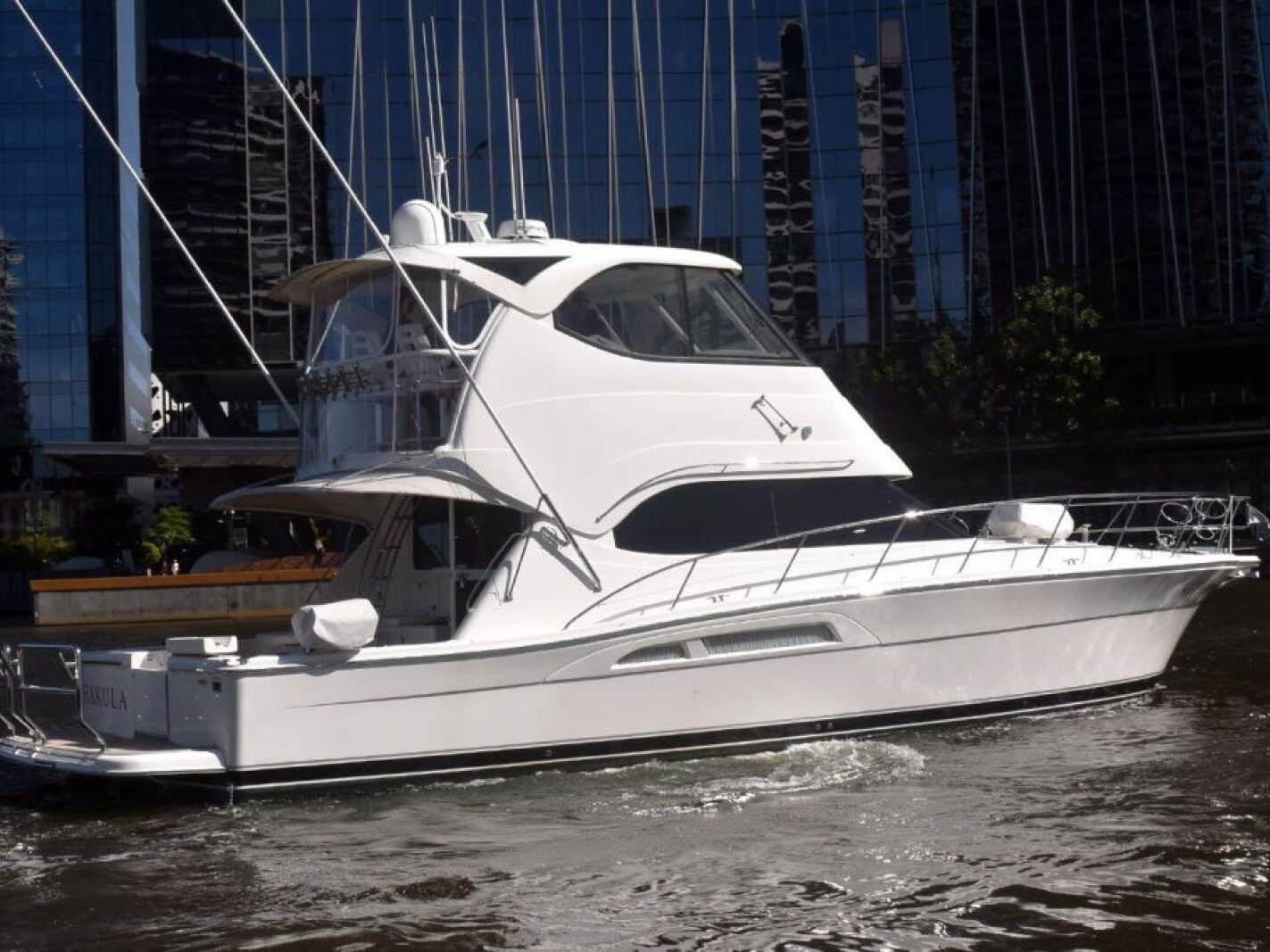 Riviera 47 Enclosed Flybridge 0 03