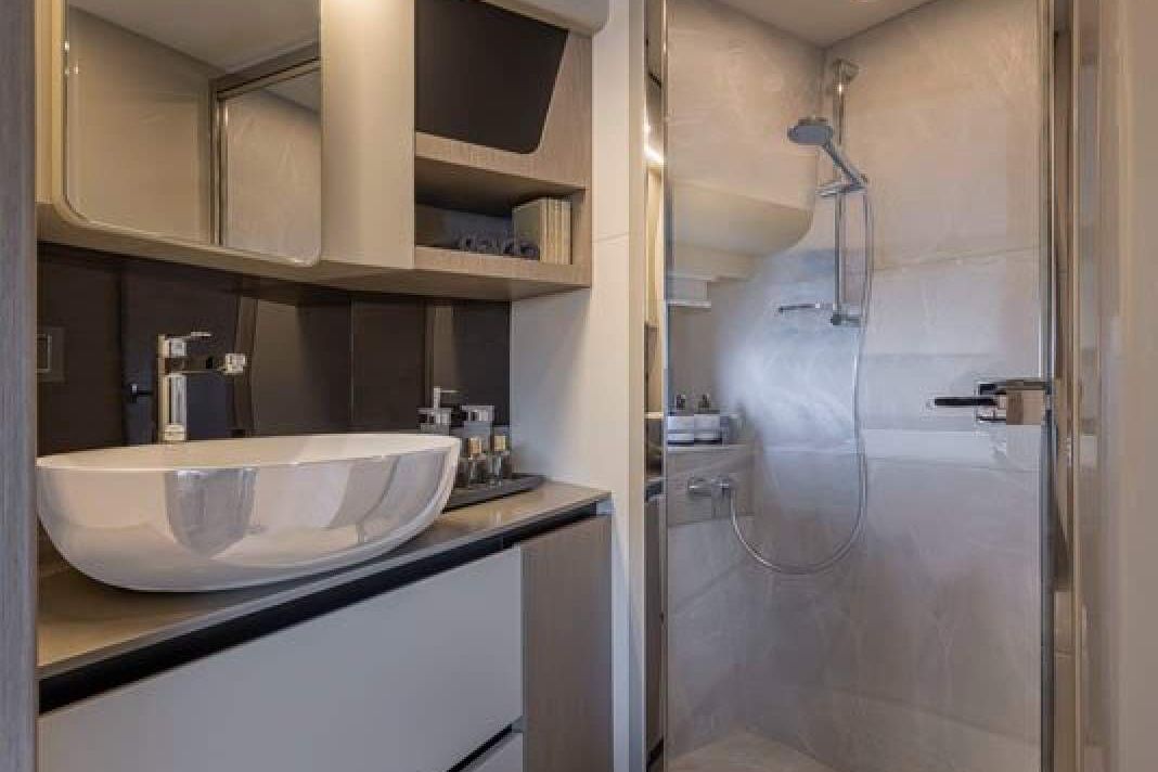 Absolute 48 Coupe 0 12