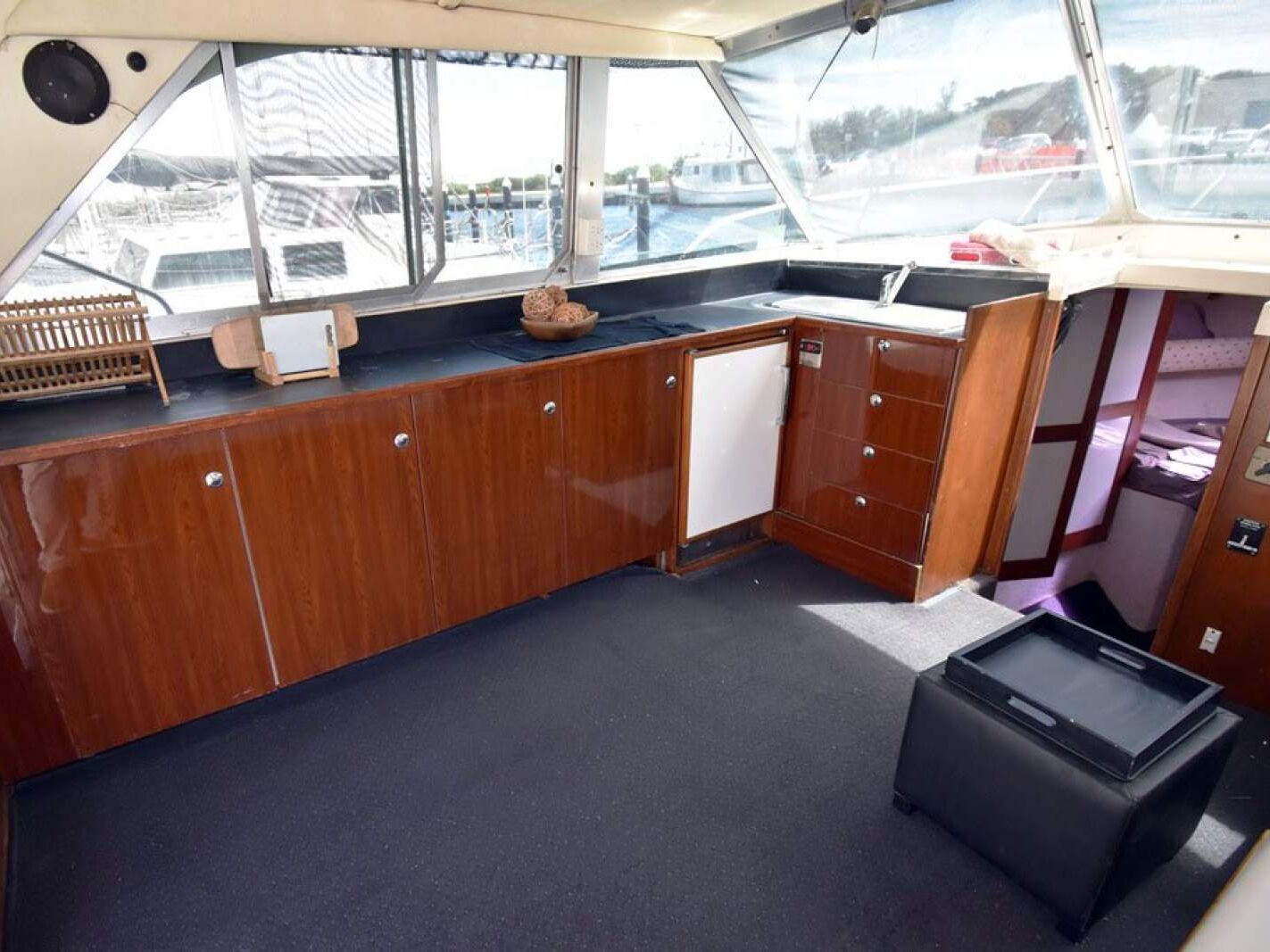 Bertram 35 Flybridge 0 04