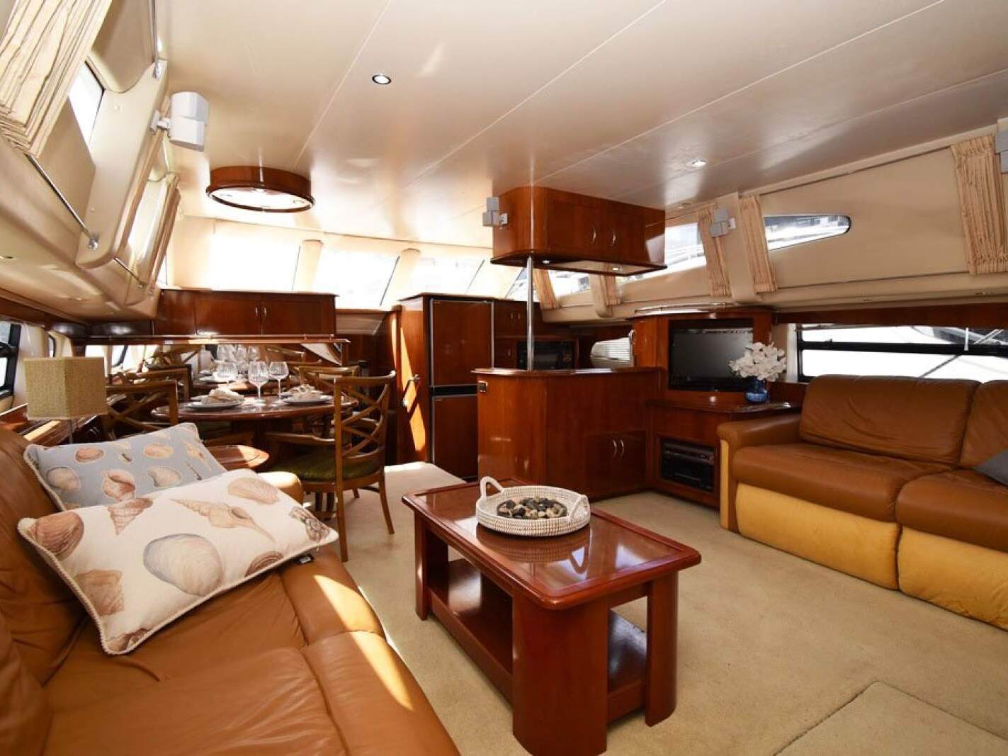 Carver 564 Motor Yacht 2003 02