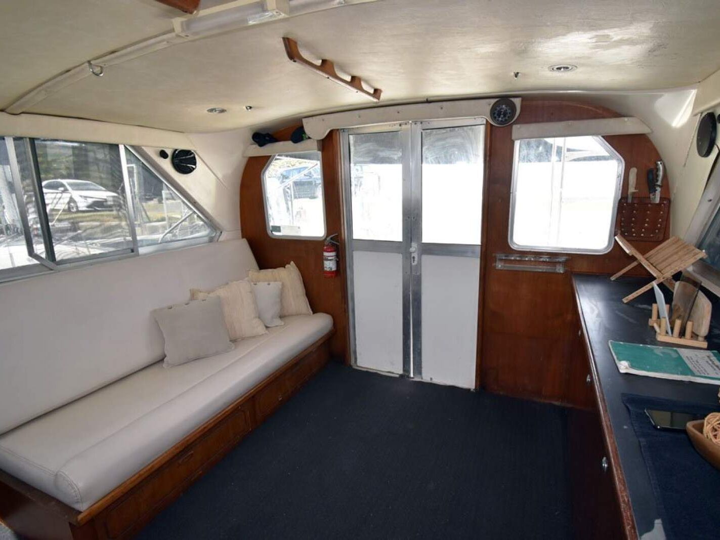 Bertram 35 Flybridge 0 09