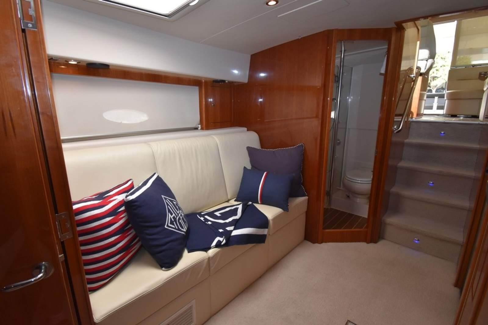 Riviera 5000 Sport Yacht 0 09