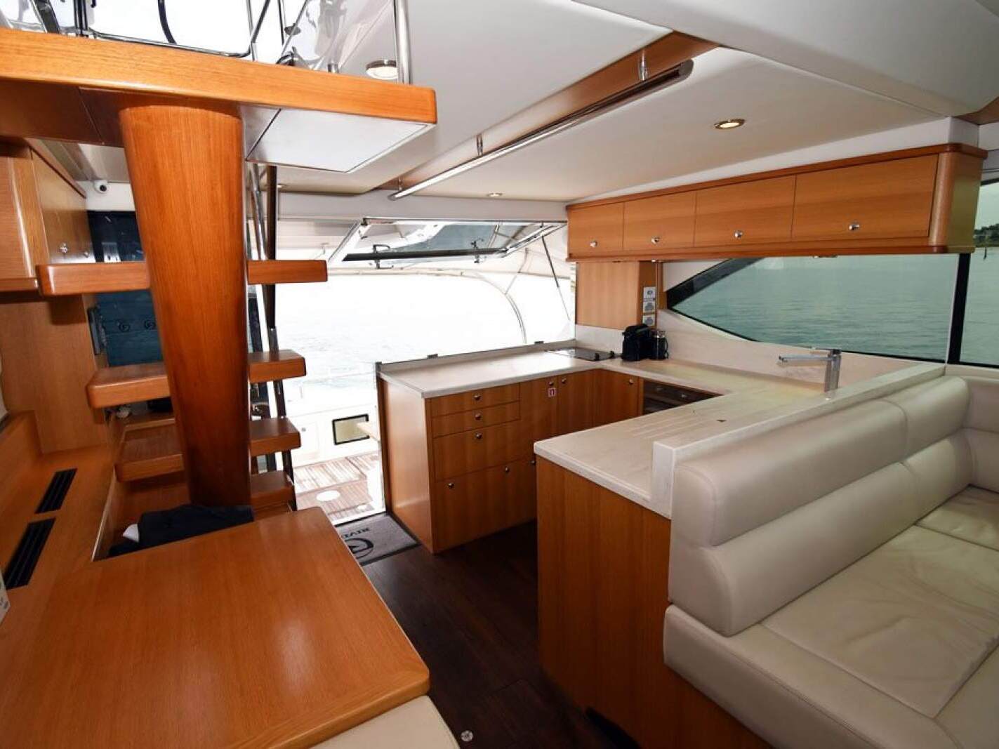 Riviera 50 Enclosed Flybridge 0 10