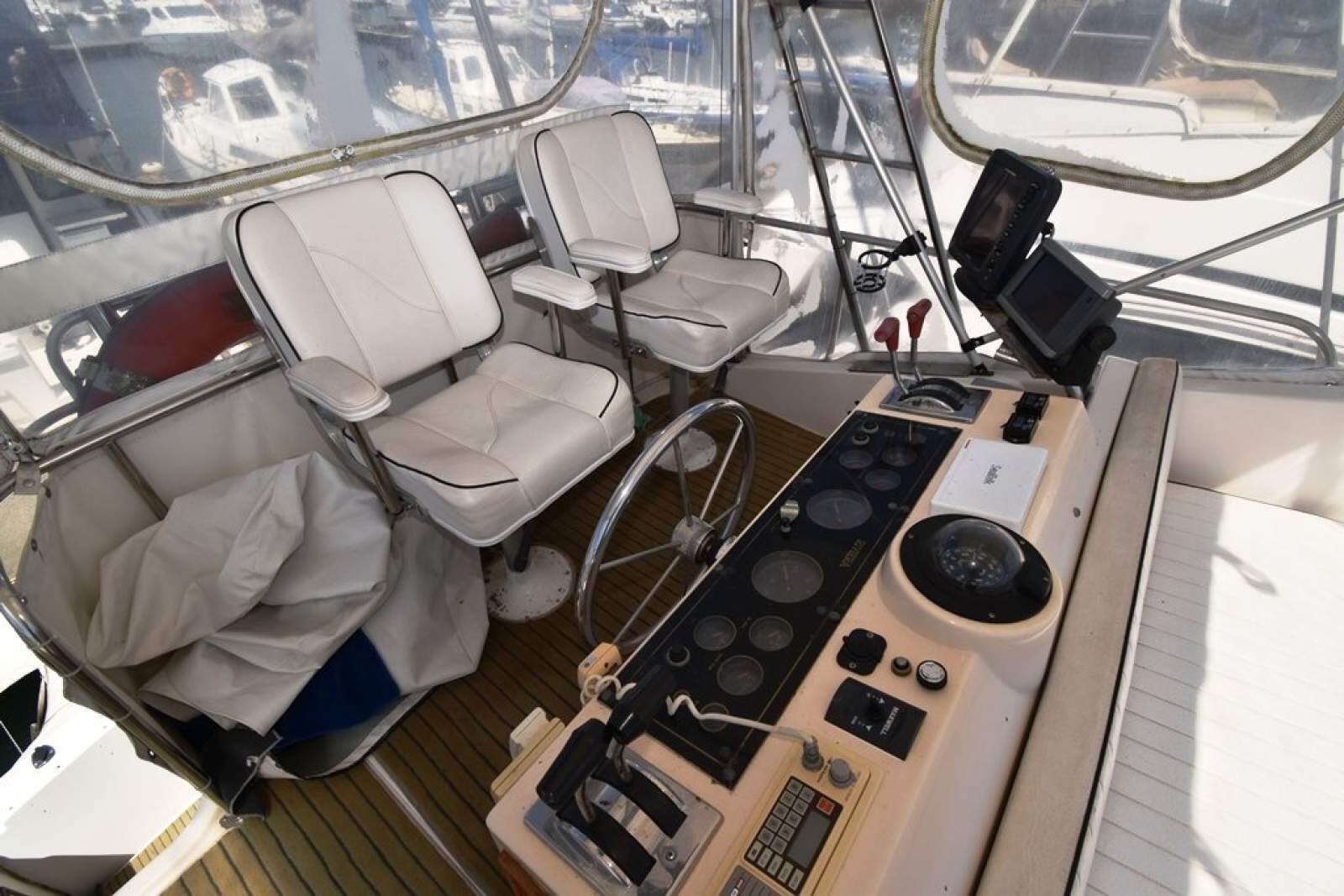 Riviera 35 Flybridge 0 18