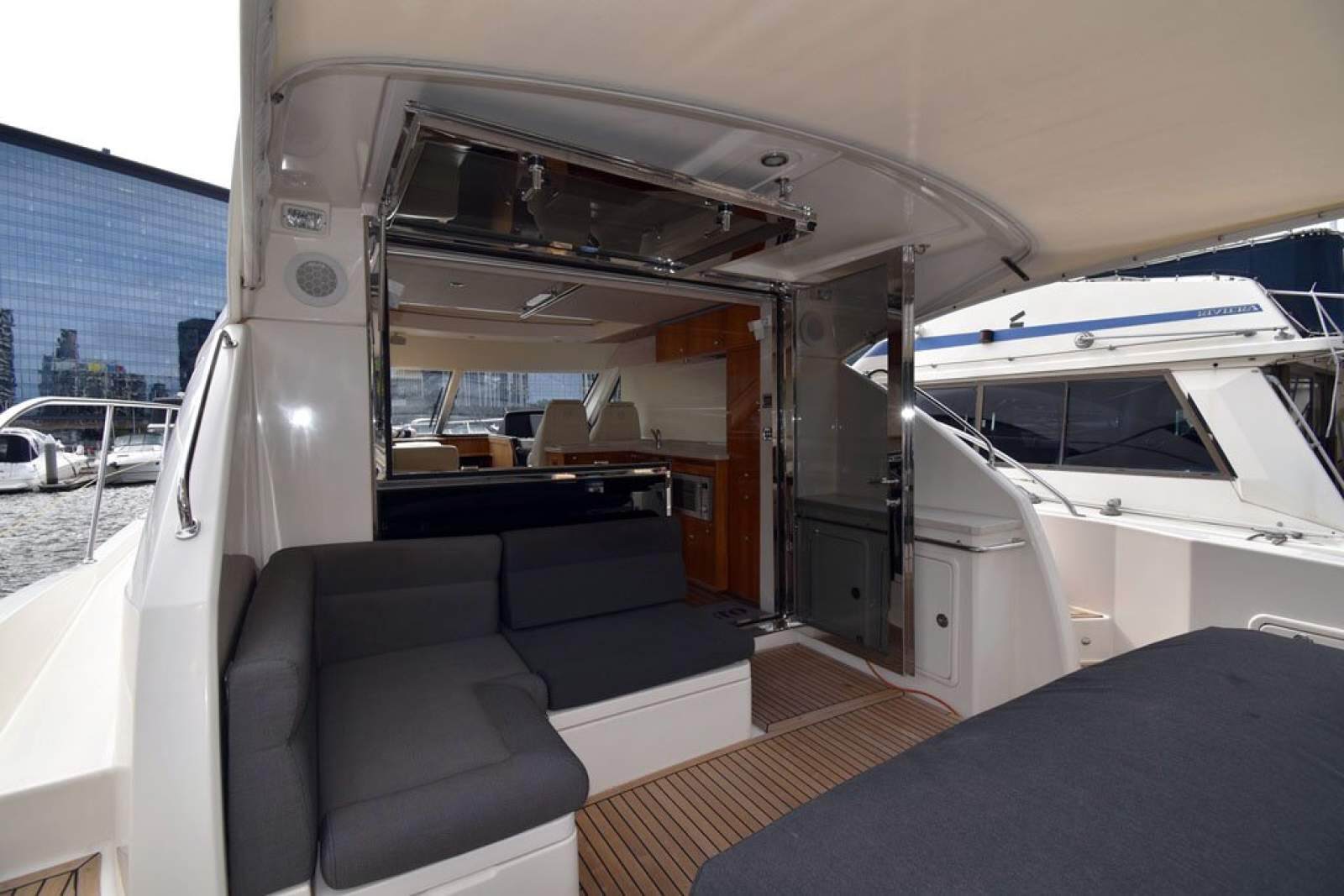 Riviera 5000 Sport Yacht 0 23