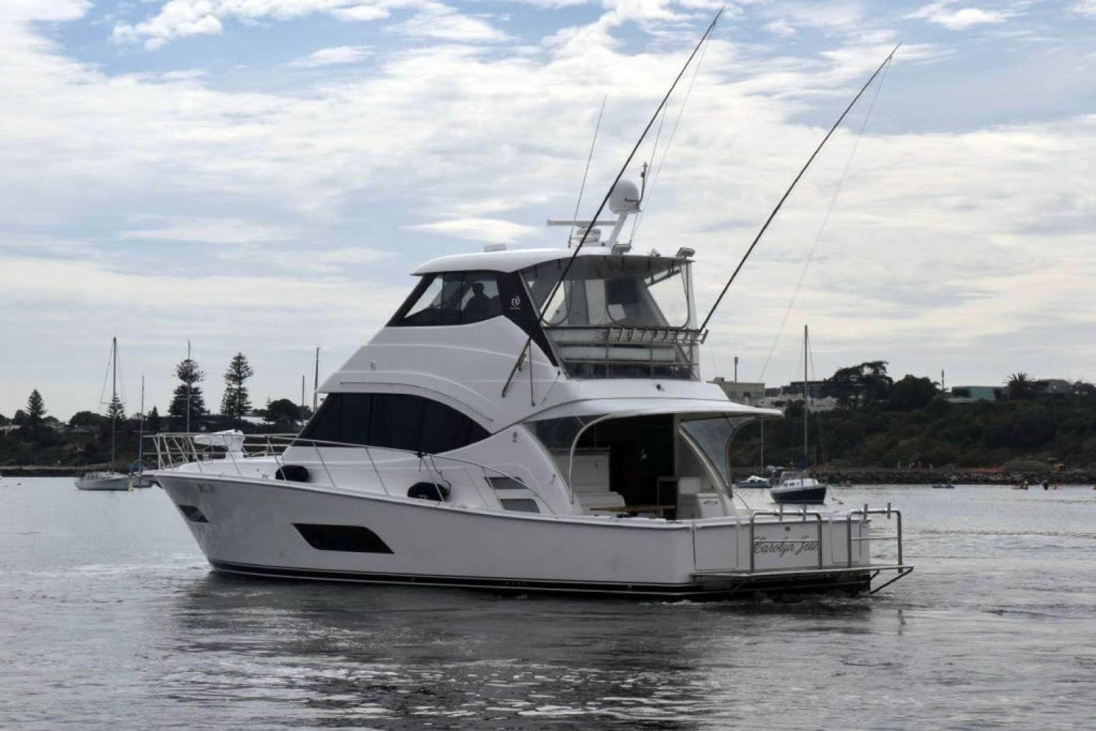 Riviera 50 Enclosed Flybridge 0 04