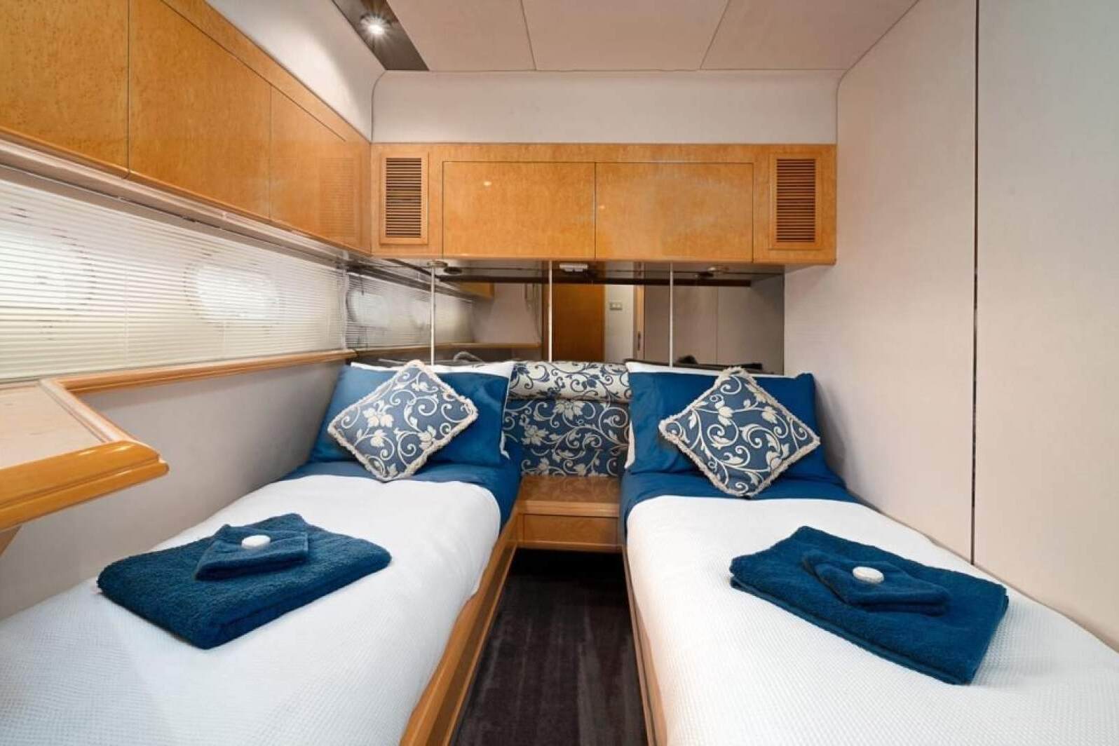 Fairline Squadron 65 0 11