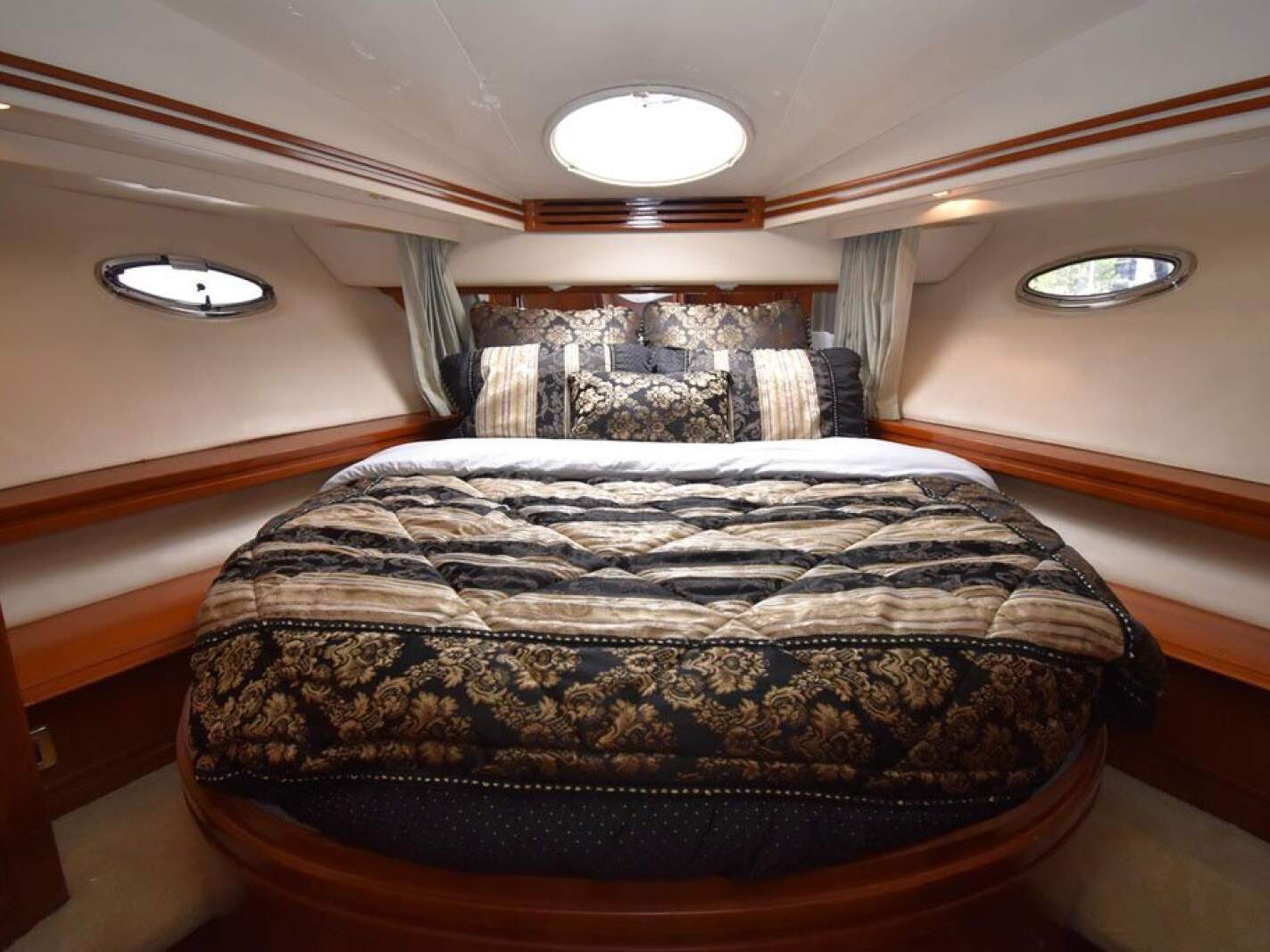 Carver 564 Motor Yacht 2003 14