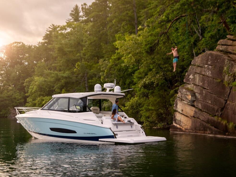 Regal 36 Grande Coupe 0 03