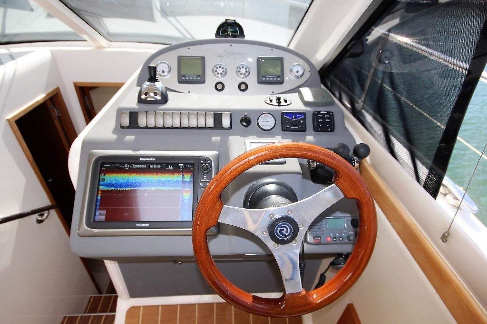 Riviera 3600 Sport Yacht 0 13