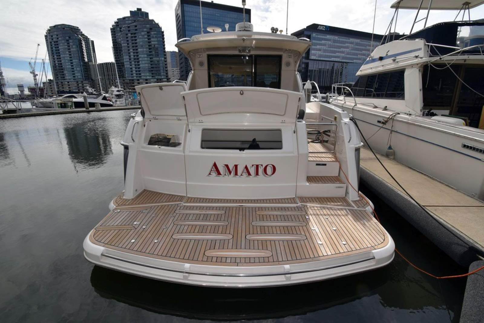 Riviera 5000 Sport Yacht 2011 31