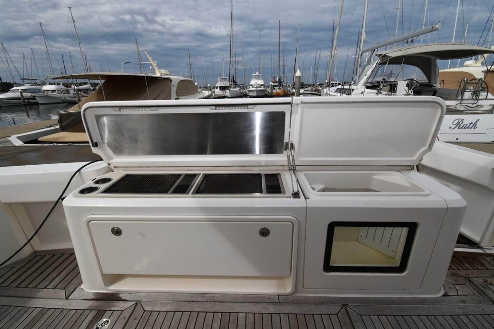 Riviera 50 Enclosed Flybridge 0 23