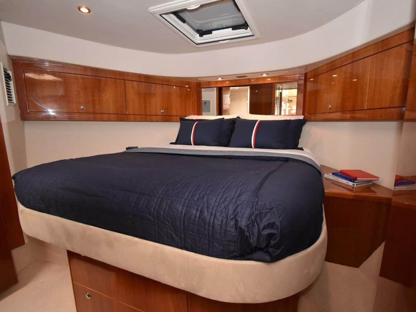 Riviera 5000 Sport Yacht 0 12