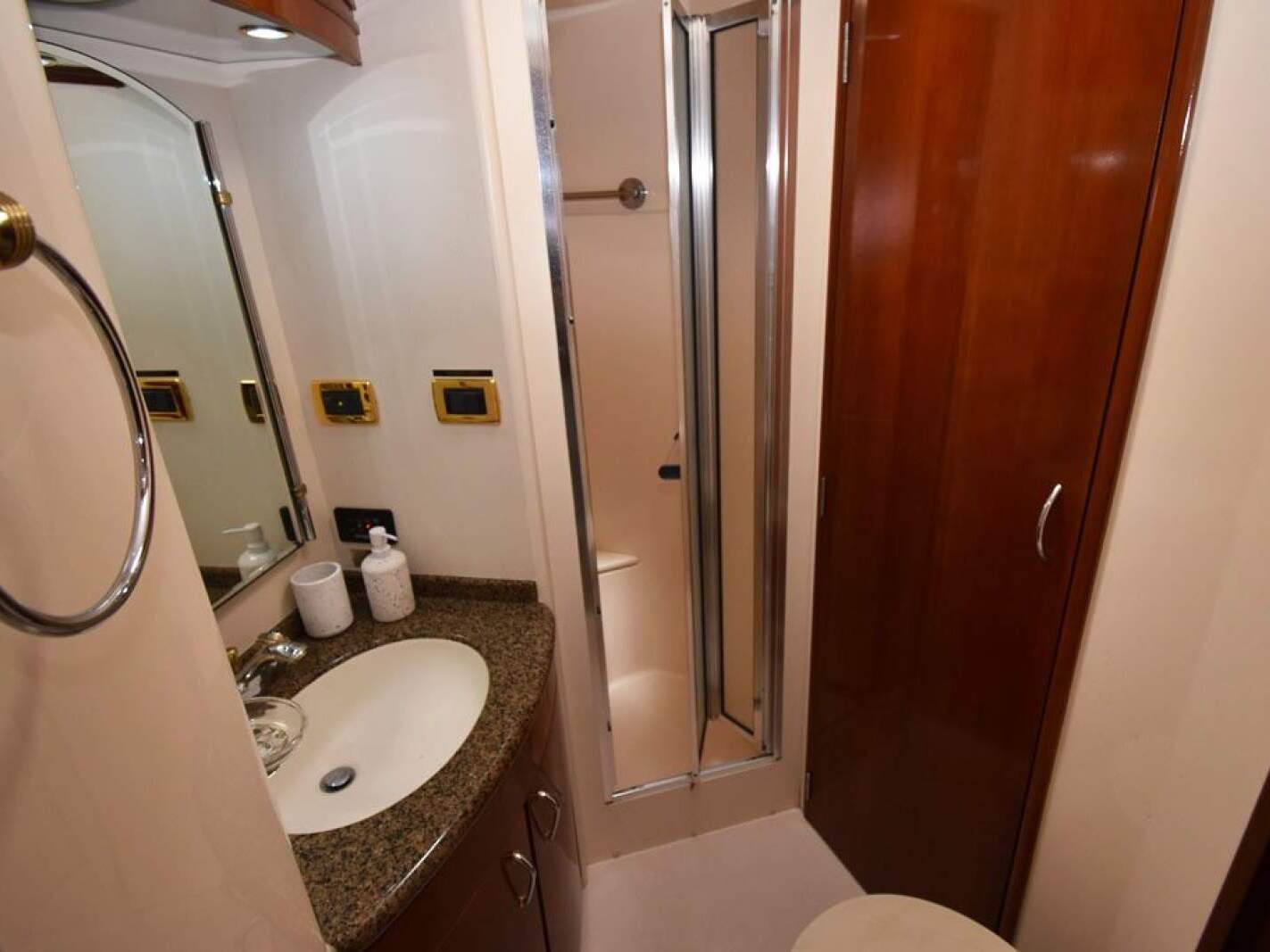 Carver 564 Motor Yacht 2003 16