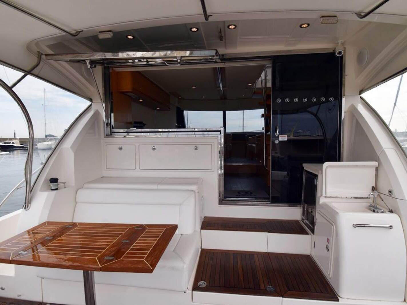 Riviera 50 Enclosed Flybridge 0 20