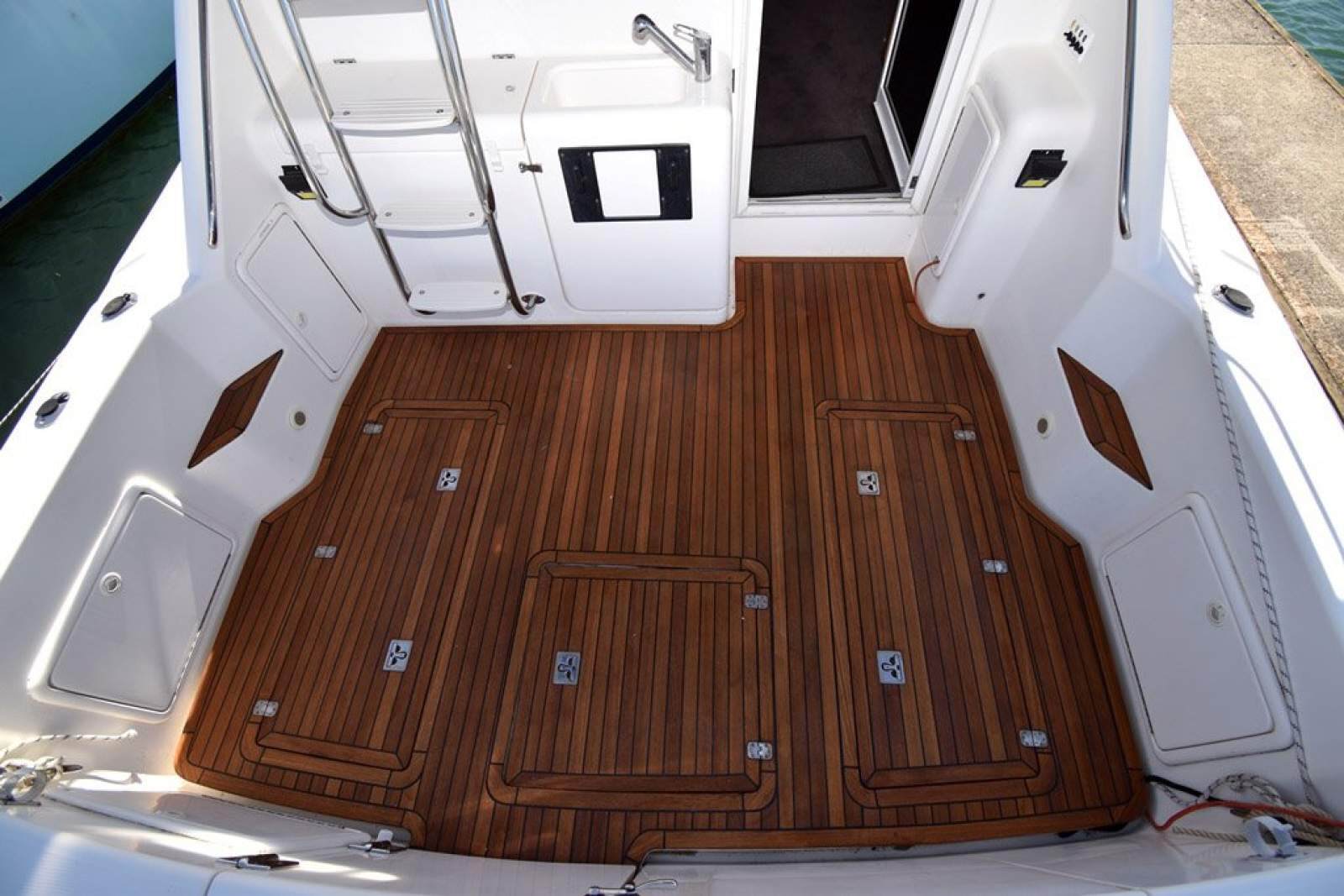 Riviera 3350 Flybridge 0 19