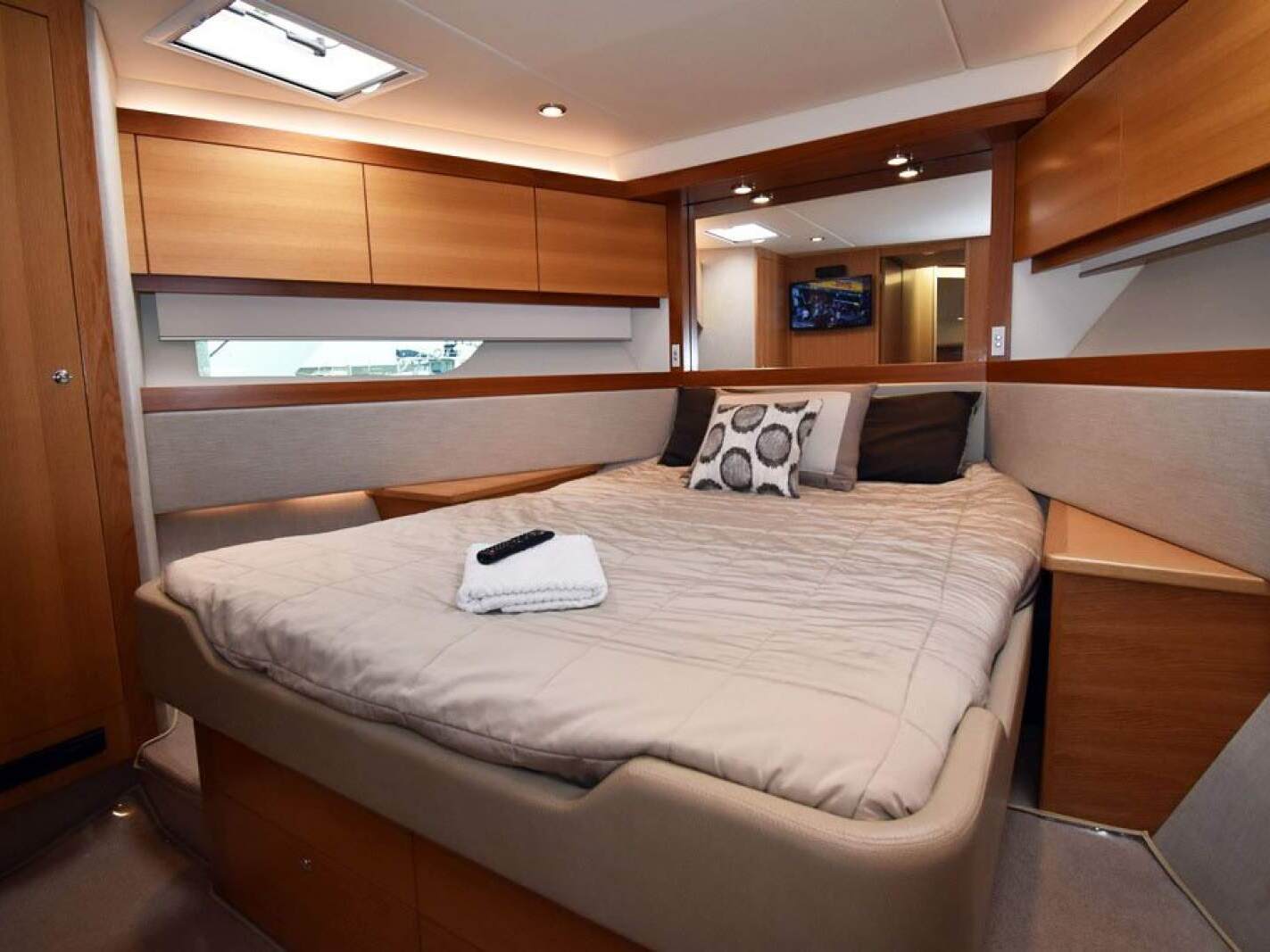 Riviera 50 Enclosed Flybridge 0 14