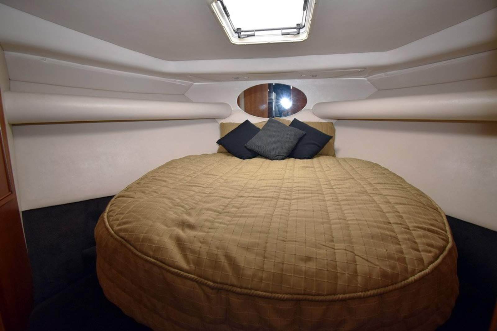 Riviera 3350 Flybridge 0 11