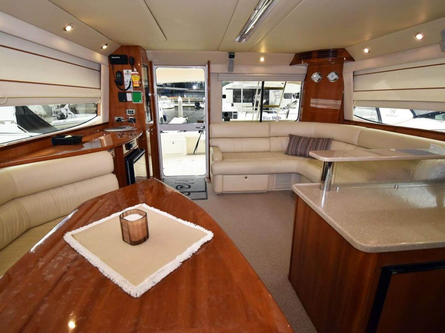 Riviera 47 Enclosed Flybridge 0 05