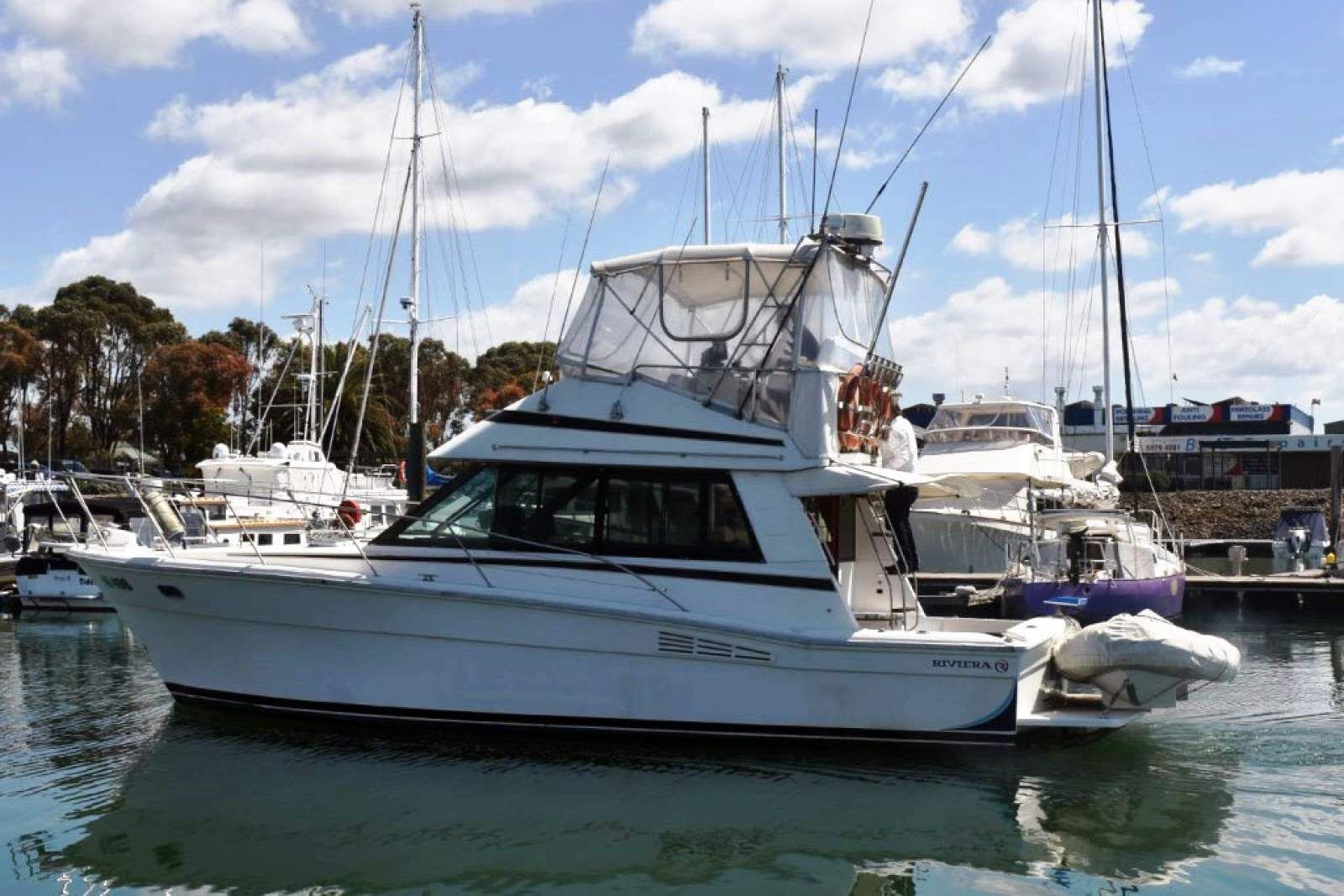 Riviera 35 Flybridge 0 02