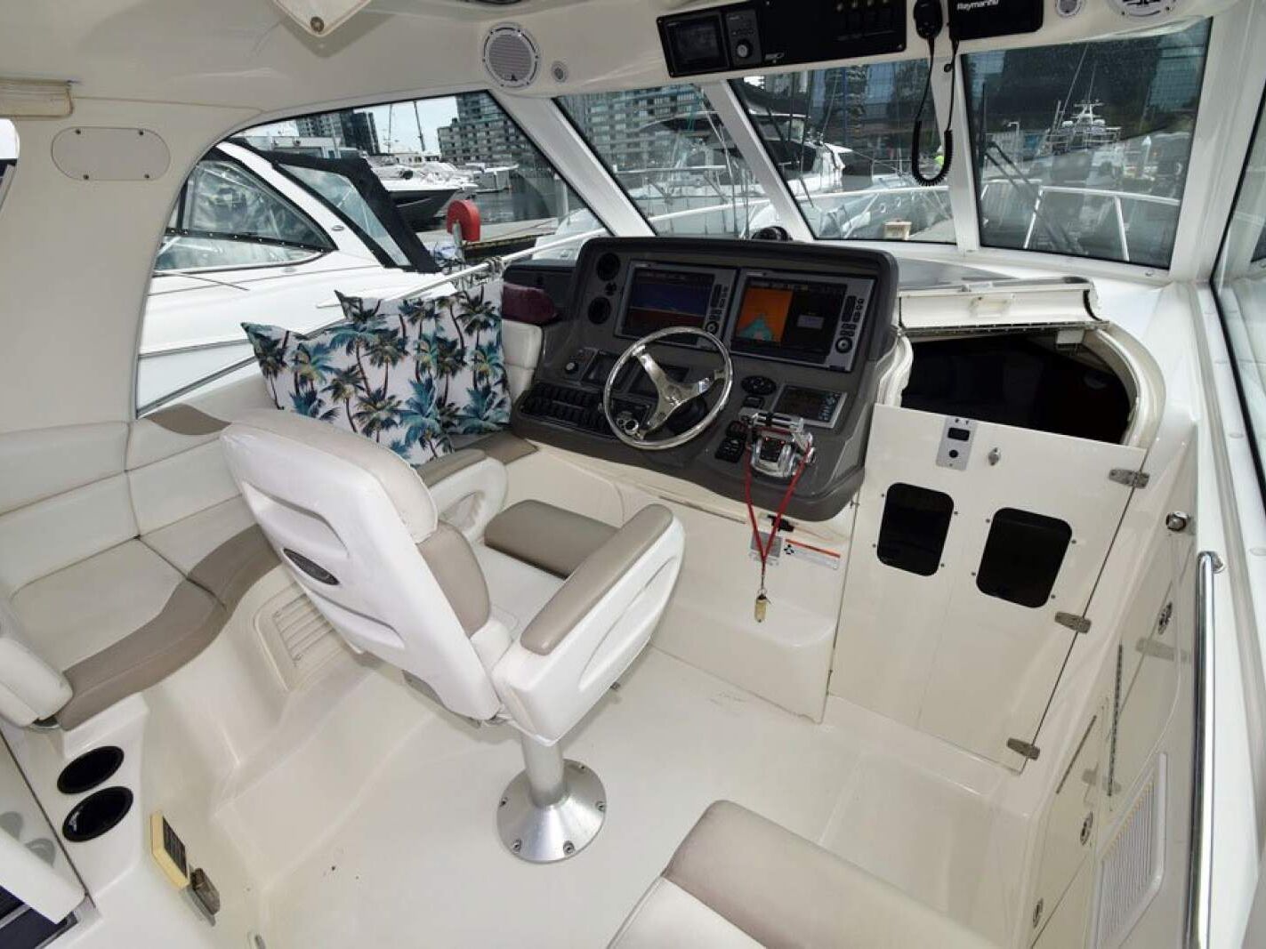 Boston Whaler 345 Conquest 0 14