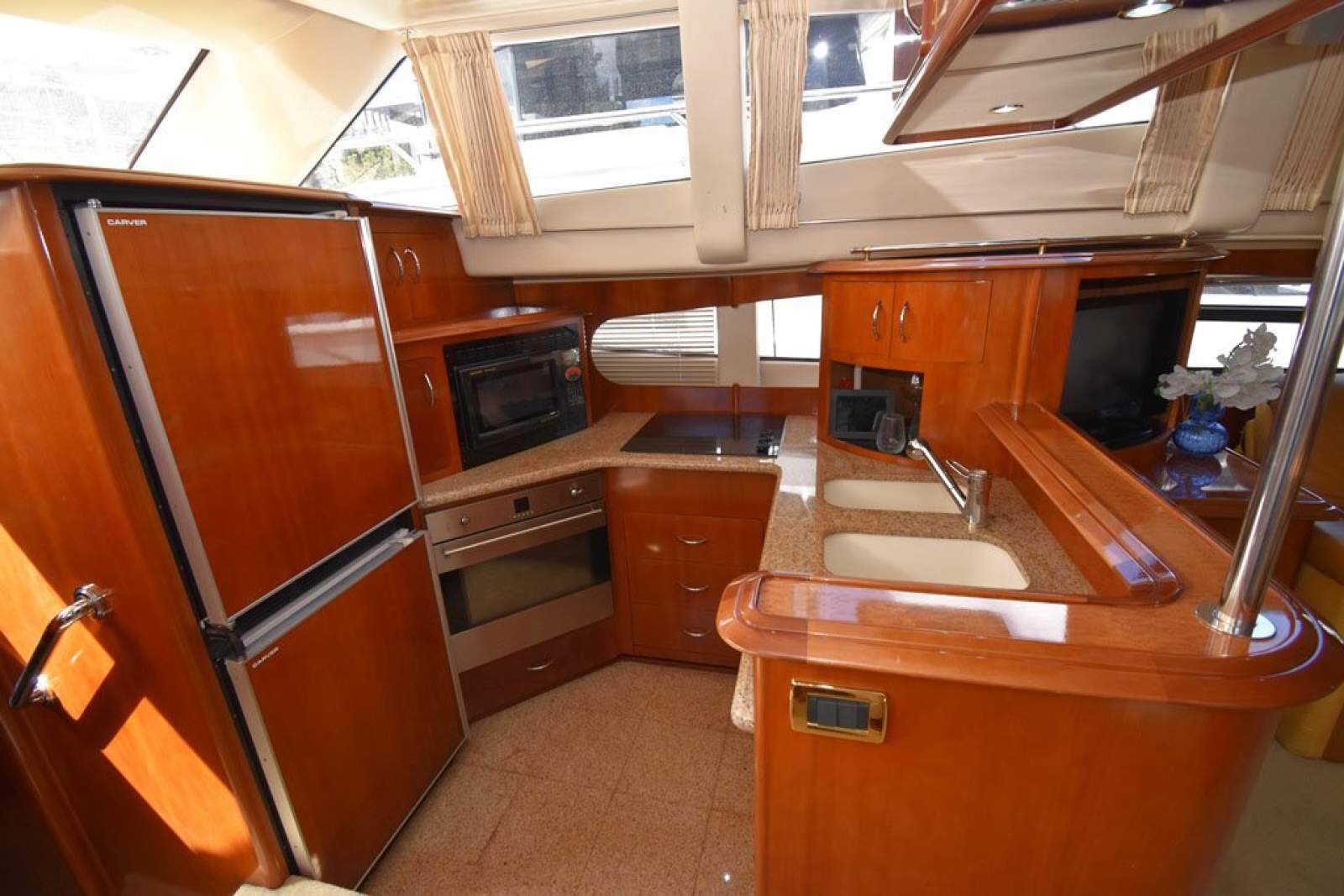 Carver 564 Motor Yacht 2003 07