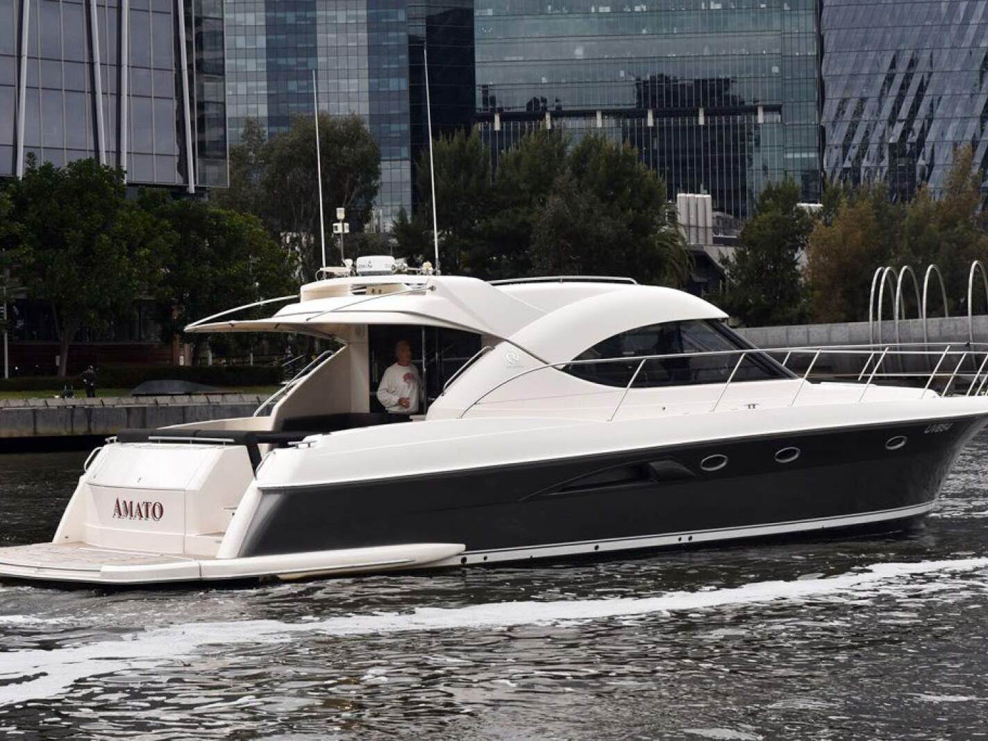 Riviera 5000 Sport Yacht 0 01