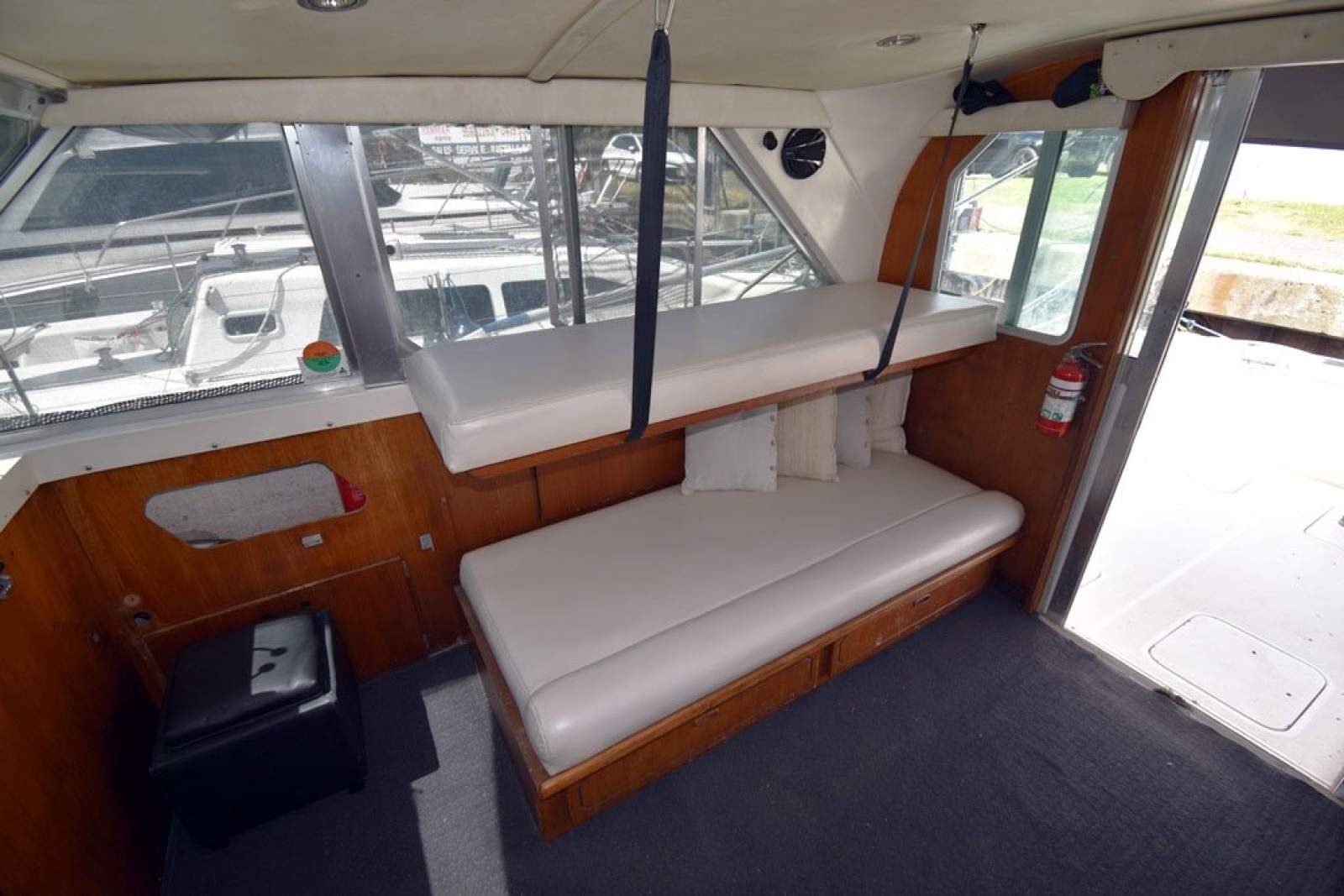 Bertram 35 Flybridge 0 08